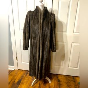 Women’s Vintage Full Length Fur Coat.  Natural Blue Iris. 50” Length Wing Collar